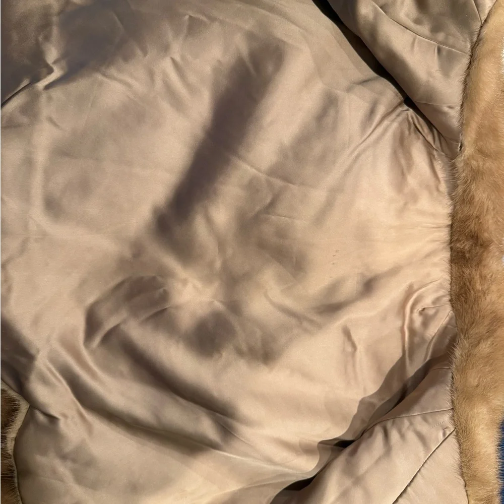 Luxurious Mink Stole - Picture 3 of 4